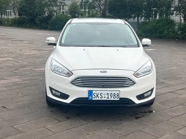 Ford Focus Sedan Classic 1.6 L Auto Style Smart Travel