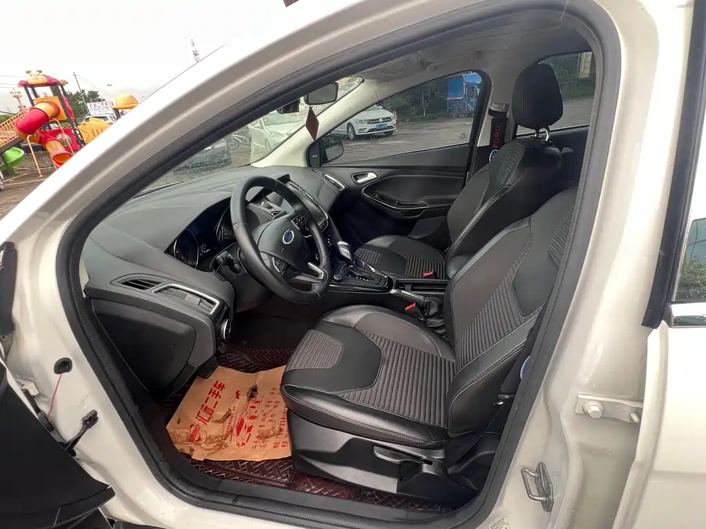 Focus Sedan Classic 1.6 L Auto Style Smart Travel