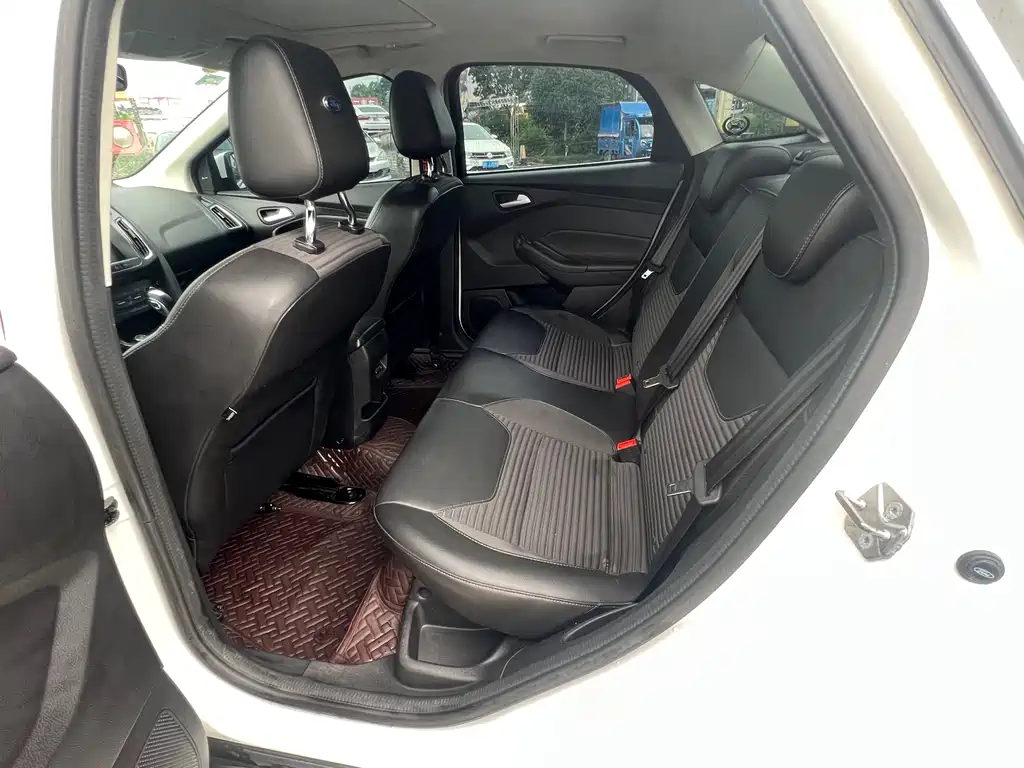 Focus Sedan Classic 1.6 L Auto Style Smart Travel