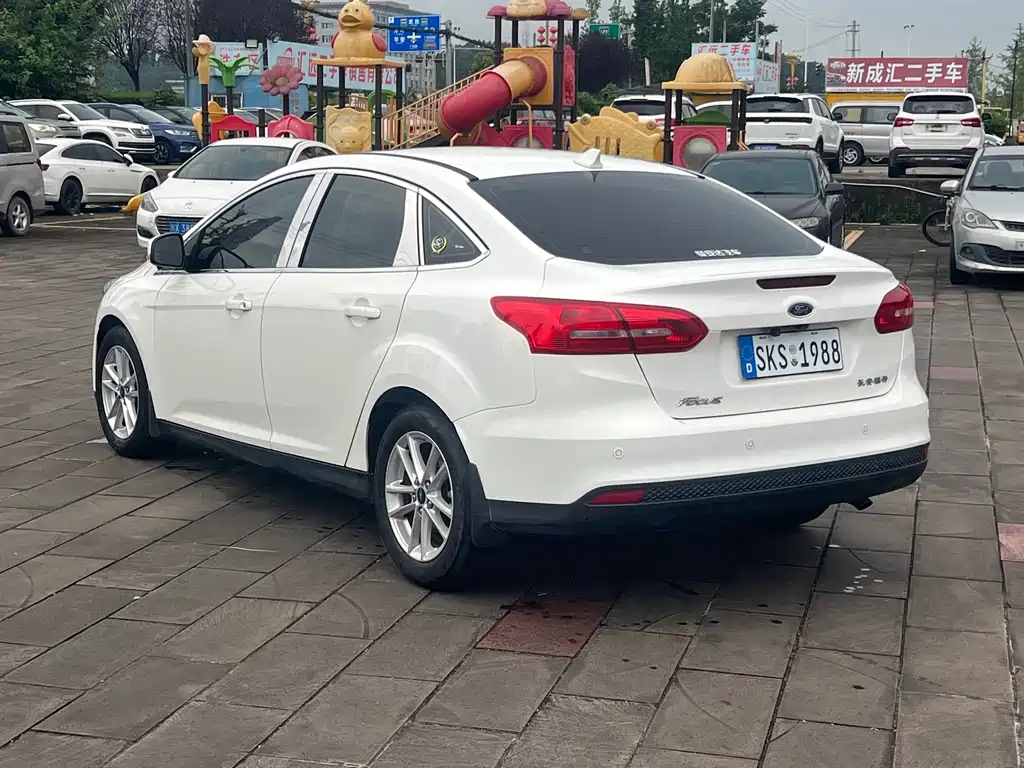 Focus Sedan Classic 1.6 L Auto Style Smart Travel