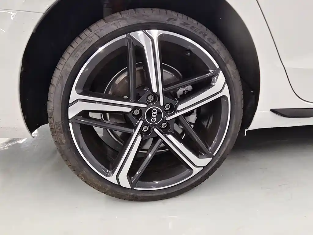 Audi A4 L 奥迪A4 L 2026款 200万辆悦享版 40 TFSI 时尚动感型