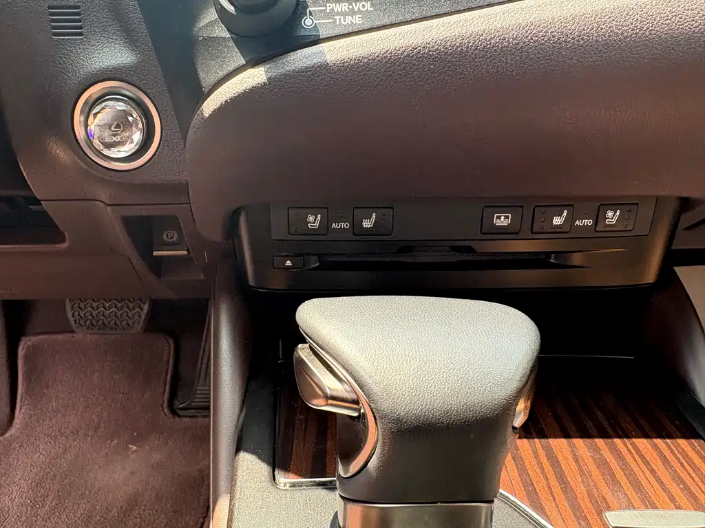 Lexus ES 200 Luxury CN-V