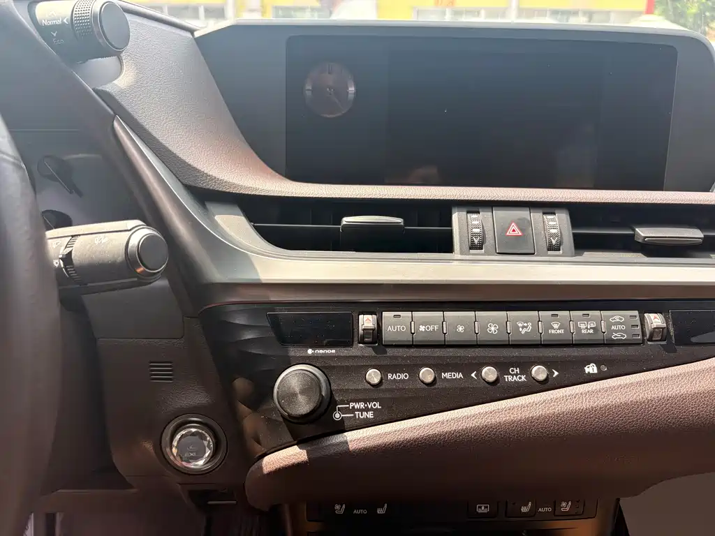 Lexus ES 200 Luxury CN-V