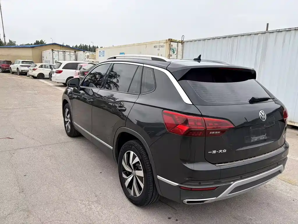 Tayron 330 TSI 2 WD Luxury Connected