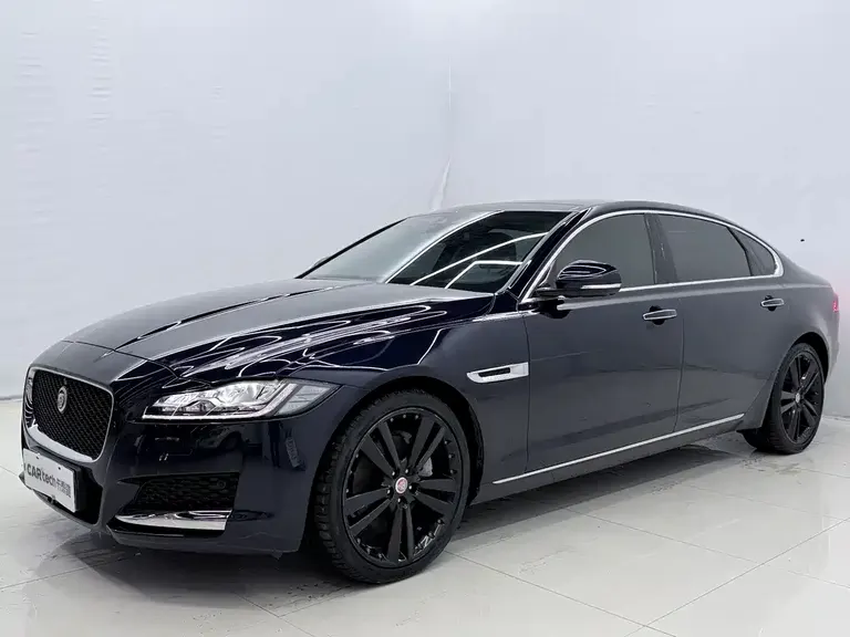 Jaguar XFL XFL 2.0 T P250 4 WD Premium