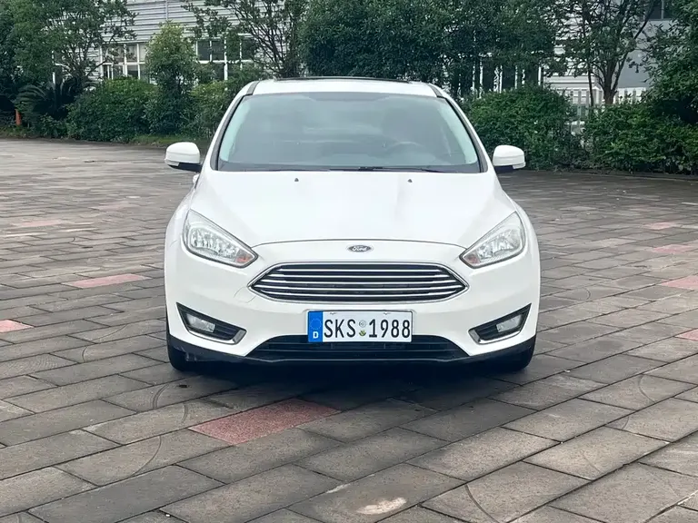 Ford Focus Sedan 1.6 L Manual Style Smart Travel