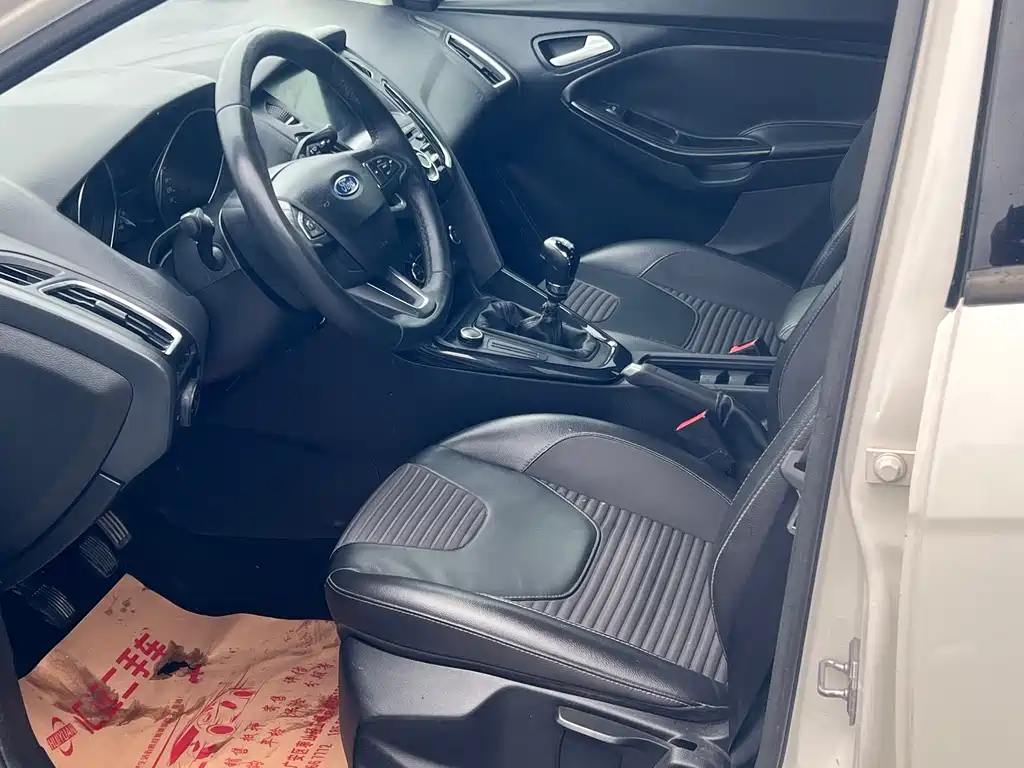 Focus Sedan 1.6 L Manual Style Smart Travel