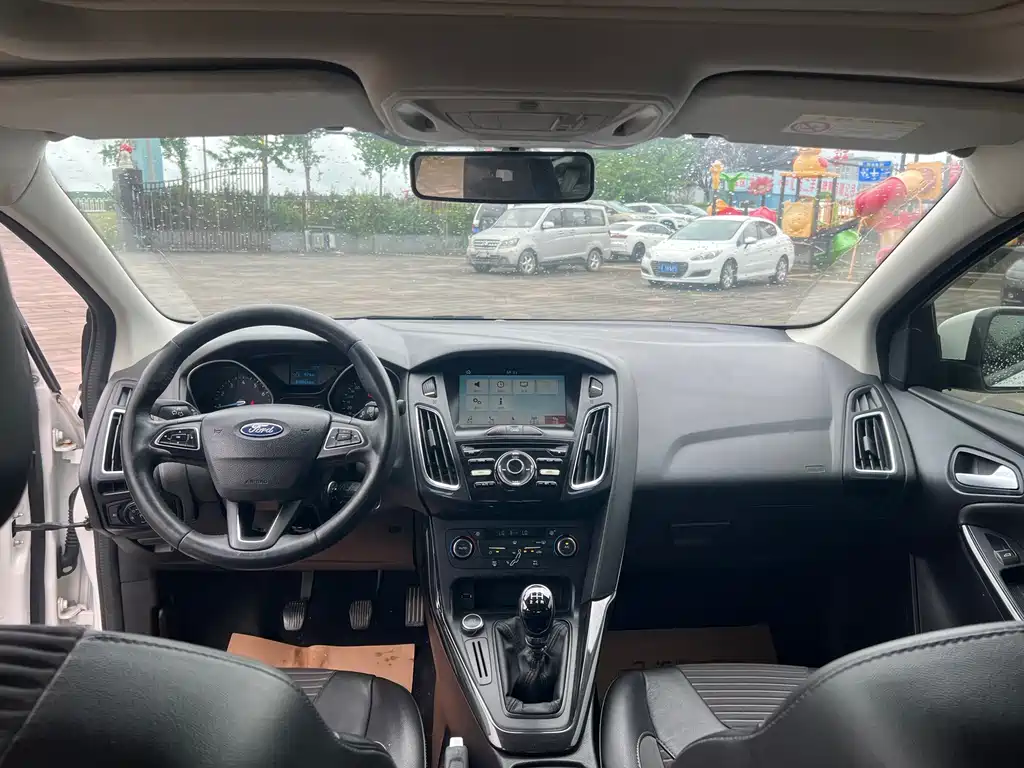 Focus Sedan 1.6 L Manual Style Smart Travel