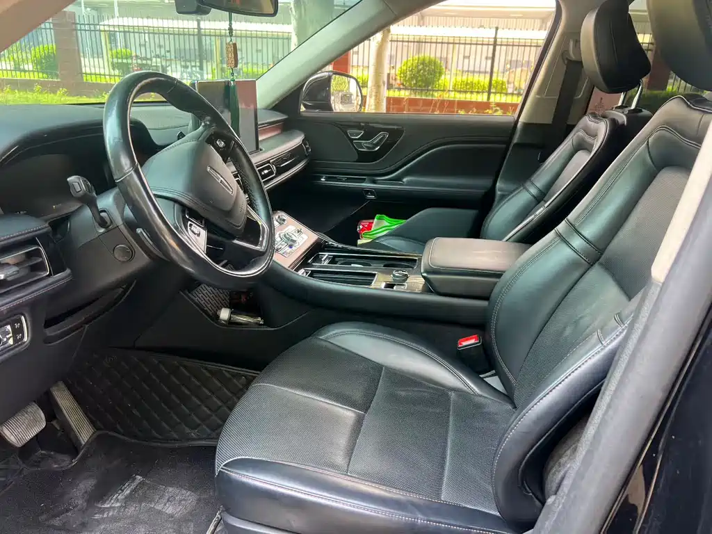 Aviator 3.0 T V6 4 WD Graceful