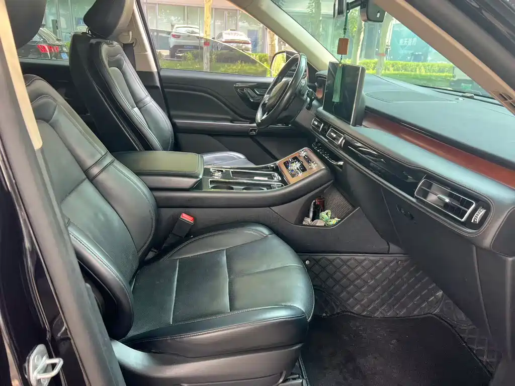 Aviator 3.0 T V6 4 WD Graceful