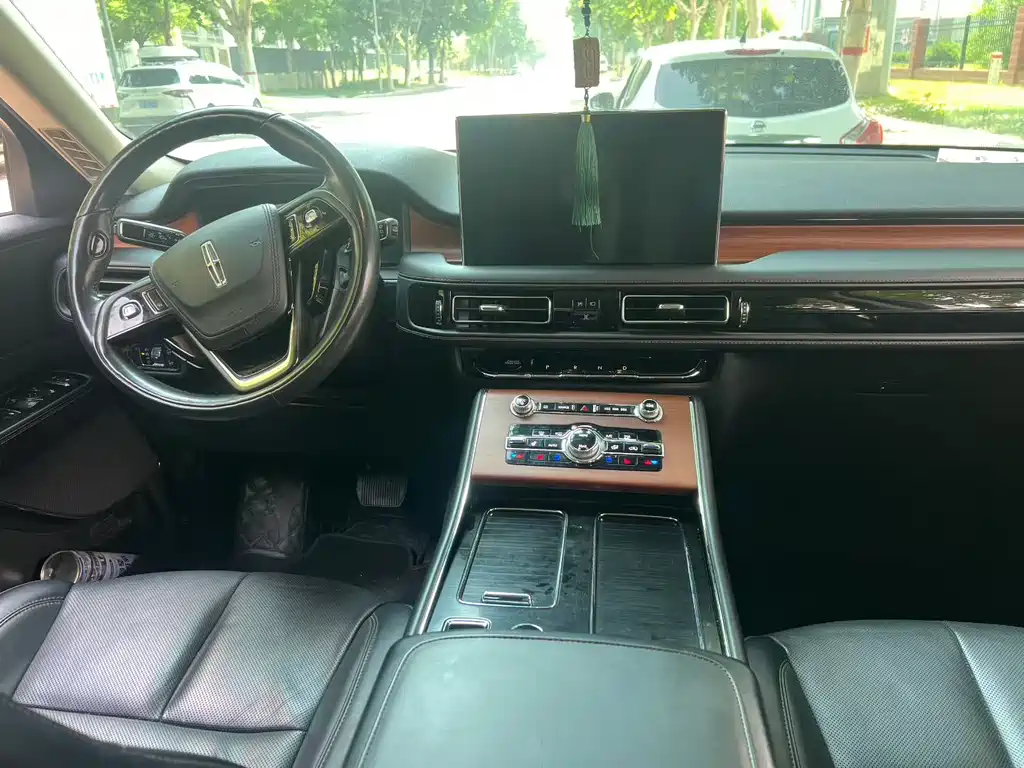 Aviator 3.0 T V6 4 WD Graceful