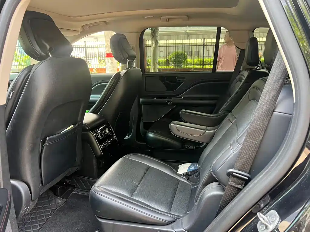 Aviator 3.0 T V6 4 WD Graceful