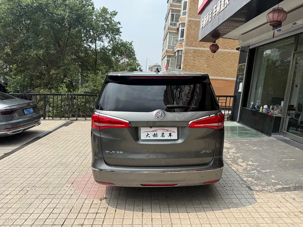 Buick GL8 ES 28 T Premium CN-VI