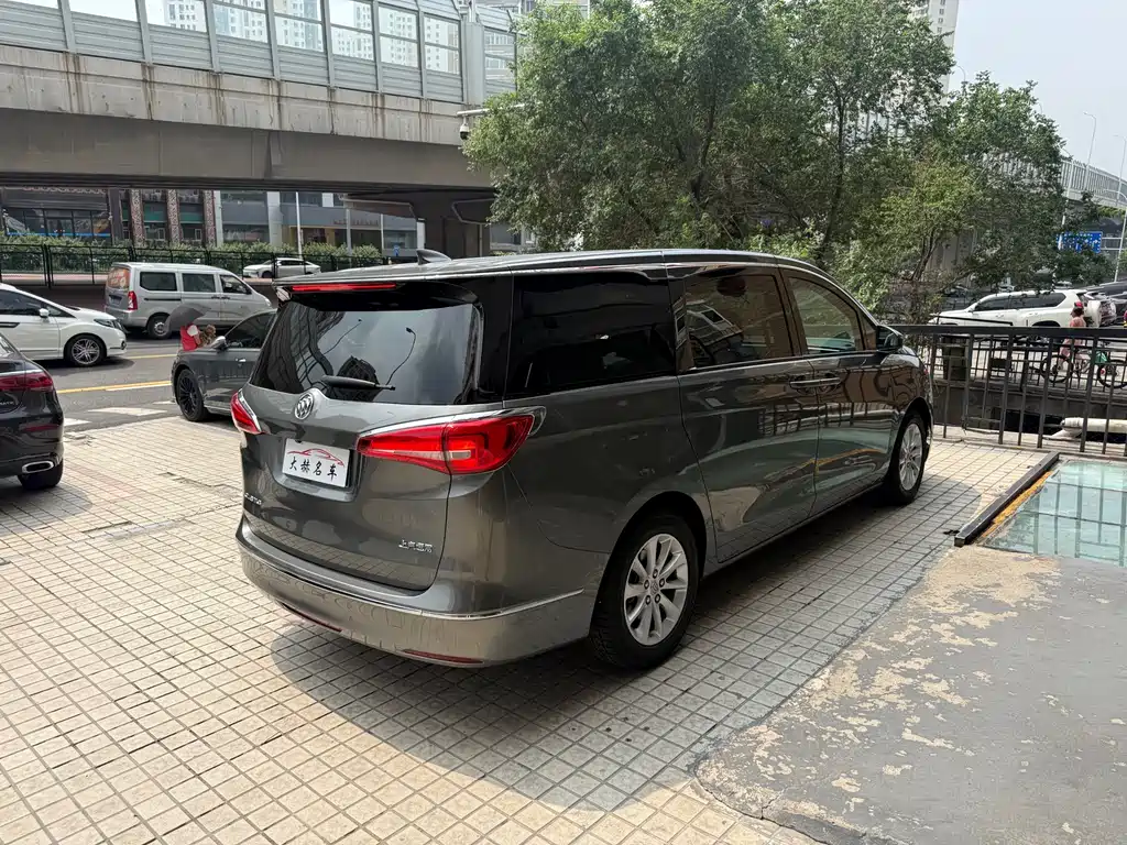 Buick GL8 ES 28 T Premium CN-VI