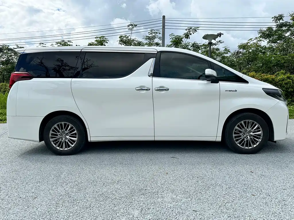 Alphard Dual Engine 2.5 L Distinguished