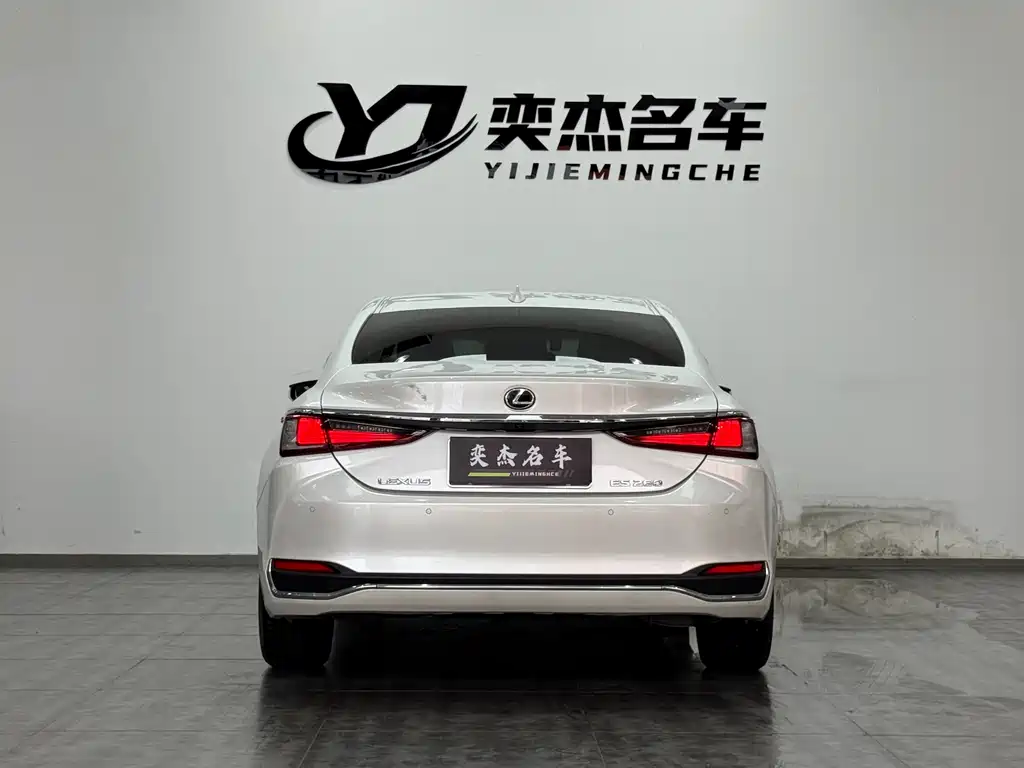Lexus ES 260 Outstanding