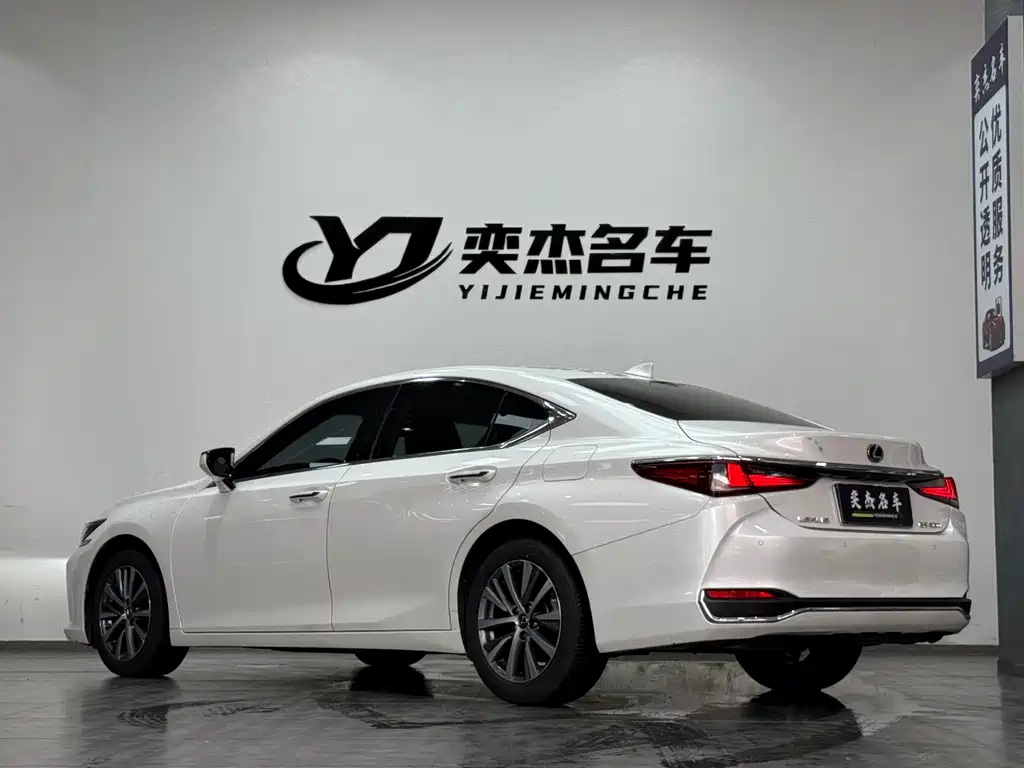 Lexus ES 260 Outstanding