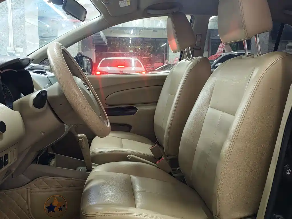 Venucia D50 启辰D50 2013款 1.6 L 自动时尚版