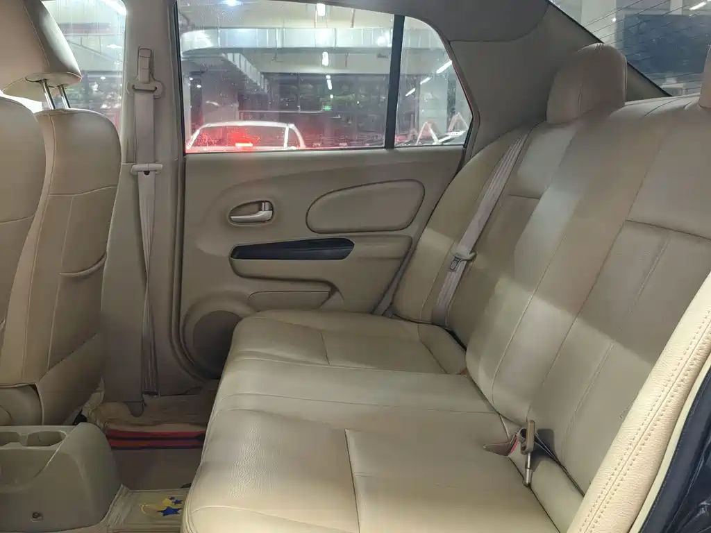 Venucia D50 启辰D50 2013款 1.6 L 自动时尚版