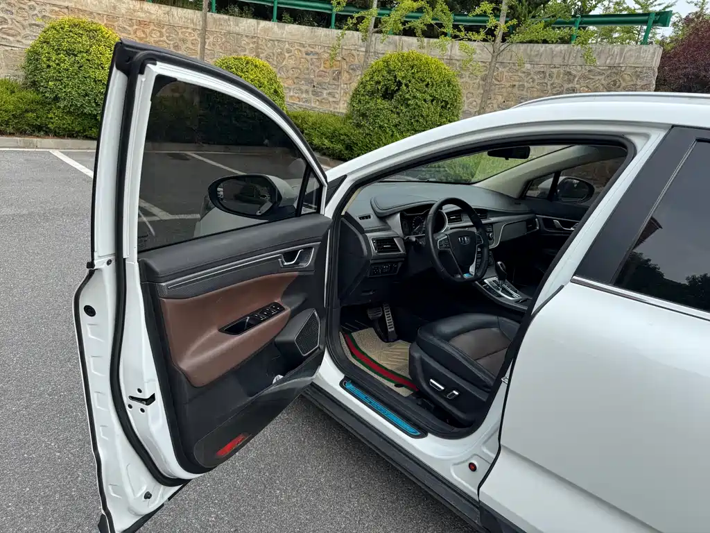 Emgrand GS Sport 1.3 T Auto Connected