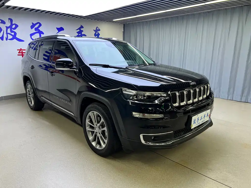 Grand Commander 2.0 T 4 WD Premium Enjoyment CN-V