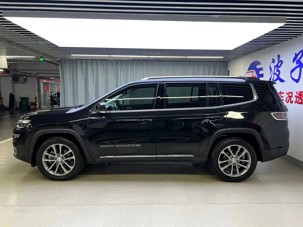 Grand Commander 2.0 T 4 WD Premium Enjoyment CN-V