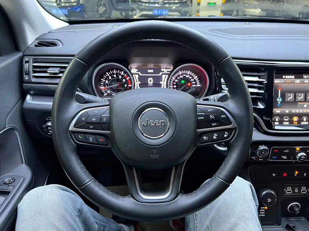 Grand Commander 2.0 T 4 WD Premium Enjoyment CN-V
