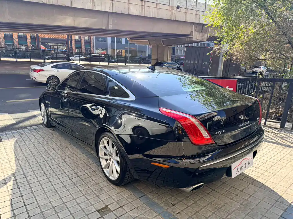 Jaguar XJ 捷豹XJ 2013款 XJL 3.0 SC 四驱旗舰商务版