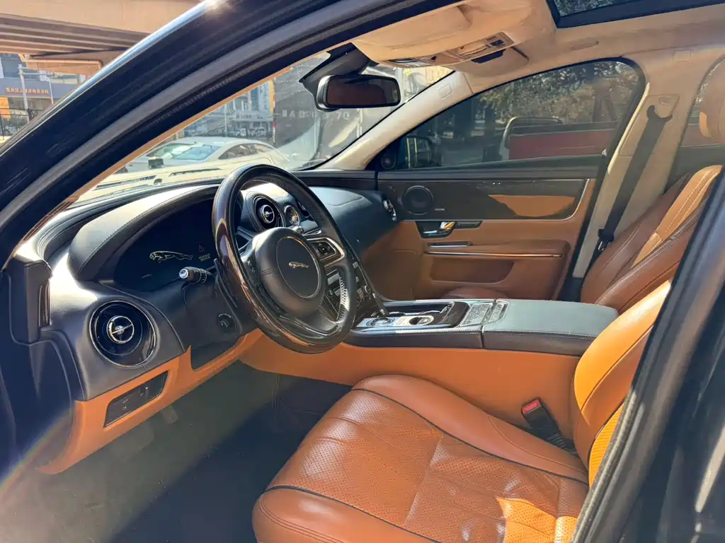 Jaguar XJ 捷豹XJ 2013款 XJL 3.0 SC 四驱旗舰商务版
