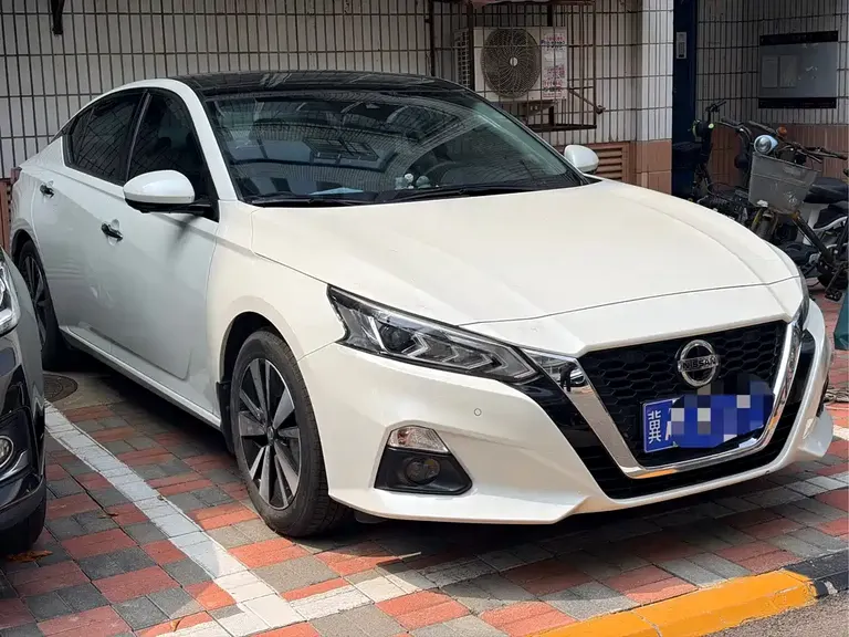 Nissan Teana 2.0 L XL Upper AD1 Smart Travel Navigator