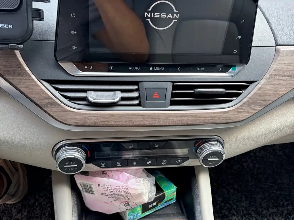 Teana 2.0 L XL Upper AD1 Smart Travel Navigator