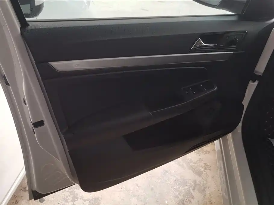 Lavida 1.6 L Auto Style