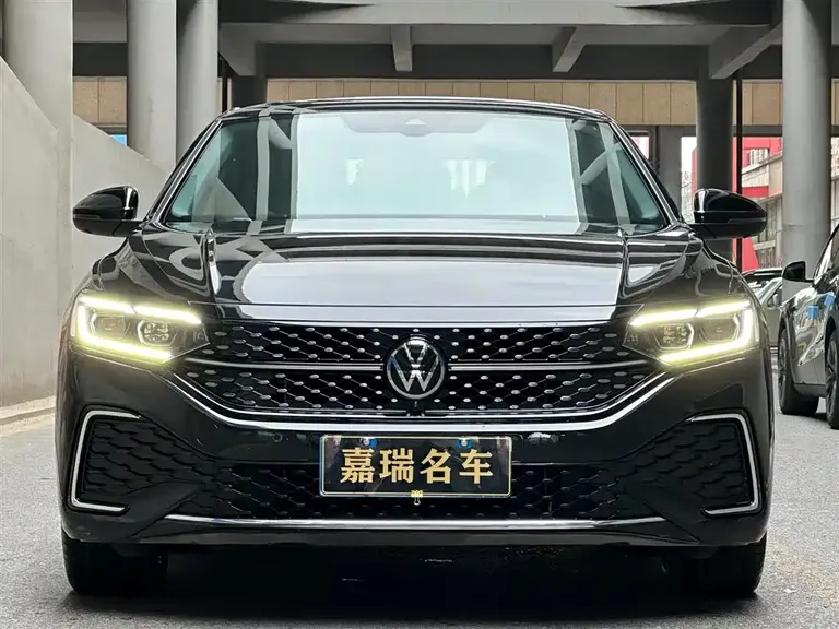 Volkswagen Passat 380 TSI Starry Sky Dragon Shine