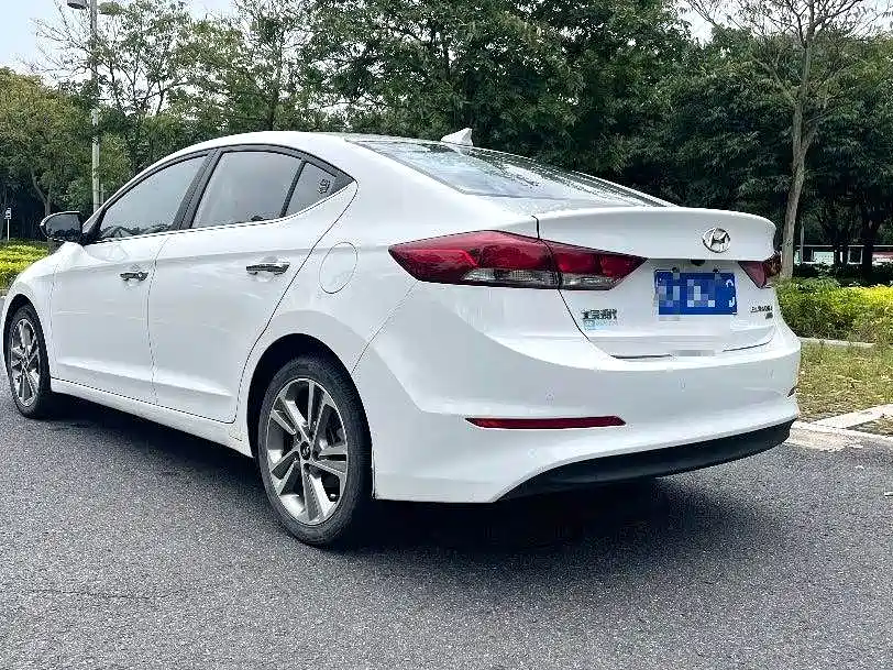 Elantra 1.6 L Auto 15 Anniversary Special Edition
