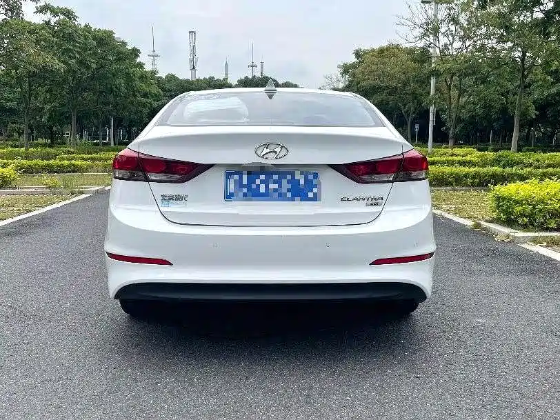 Elantra 1.6 L Auto 15 Anniversary Special Edition