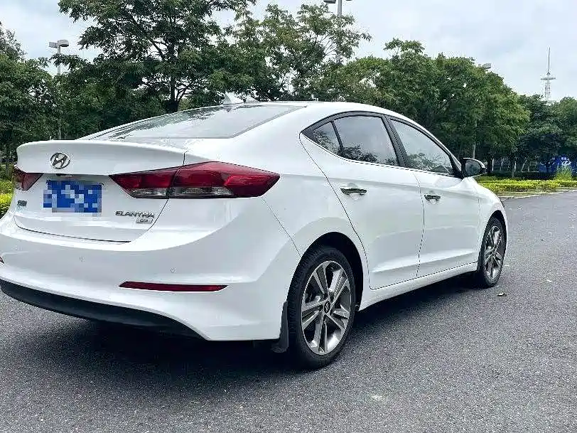 Elantra 1.6 L Auto 15 Anniversary Special Edition