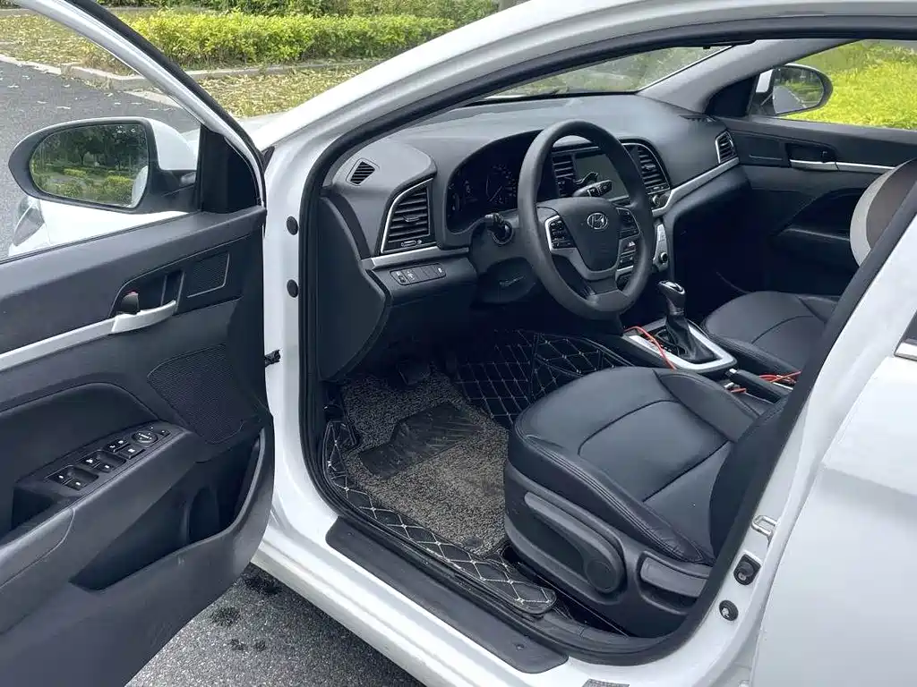 Elantra 1.6 L Auto 15 Anniversary Special Edition