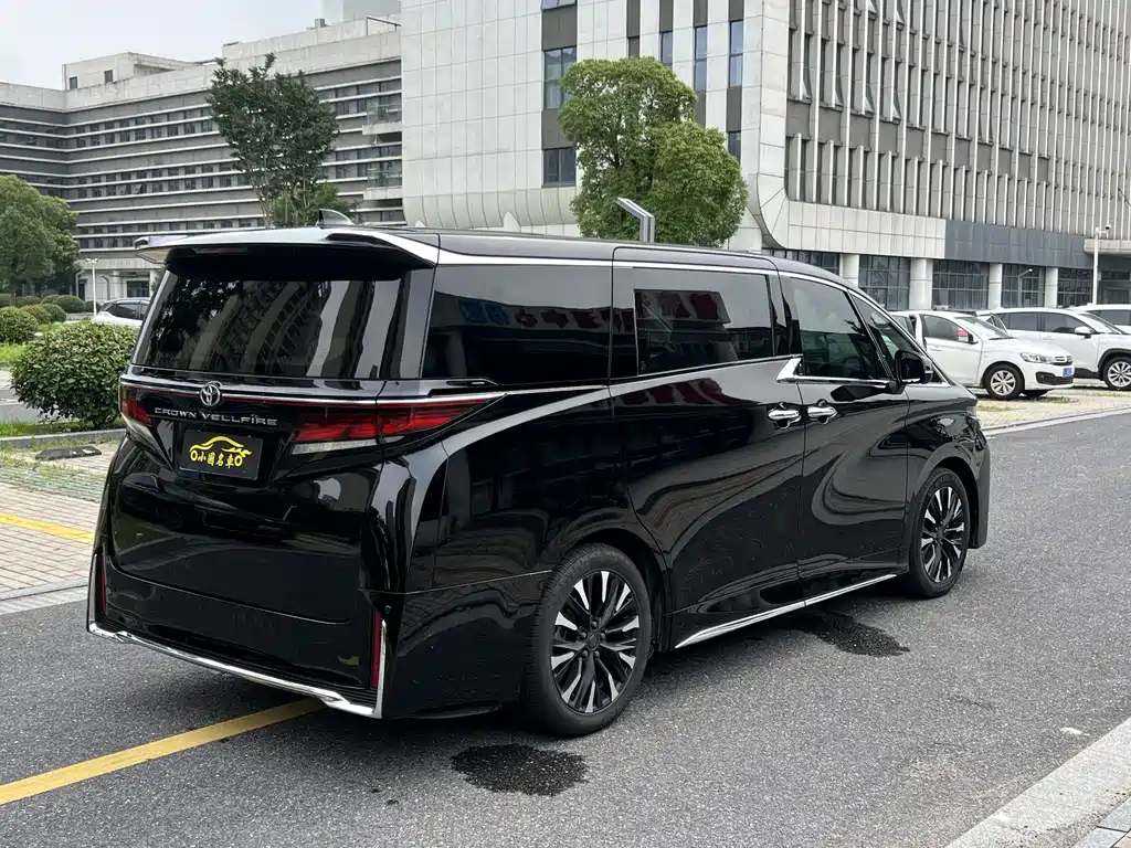 Vellfire Crown Dual Engine 2.5 L Supreme