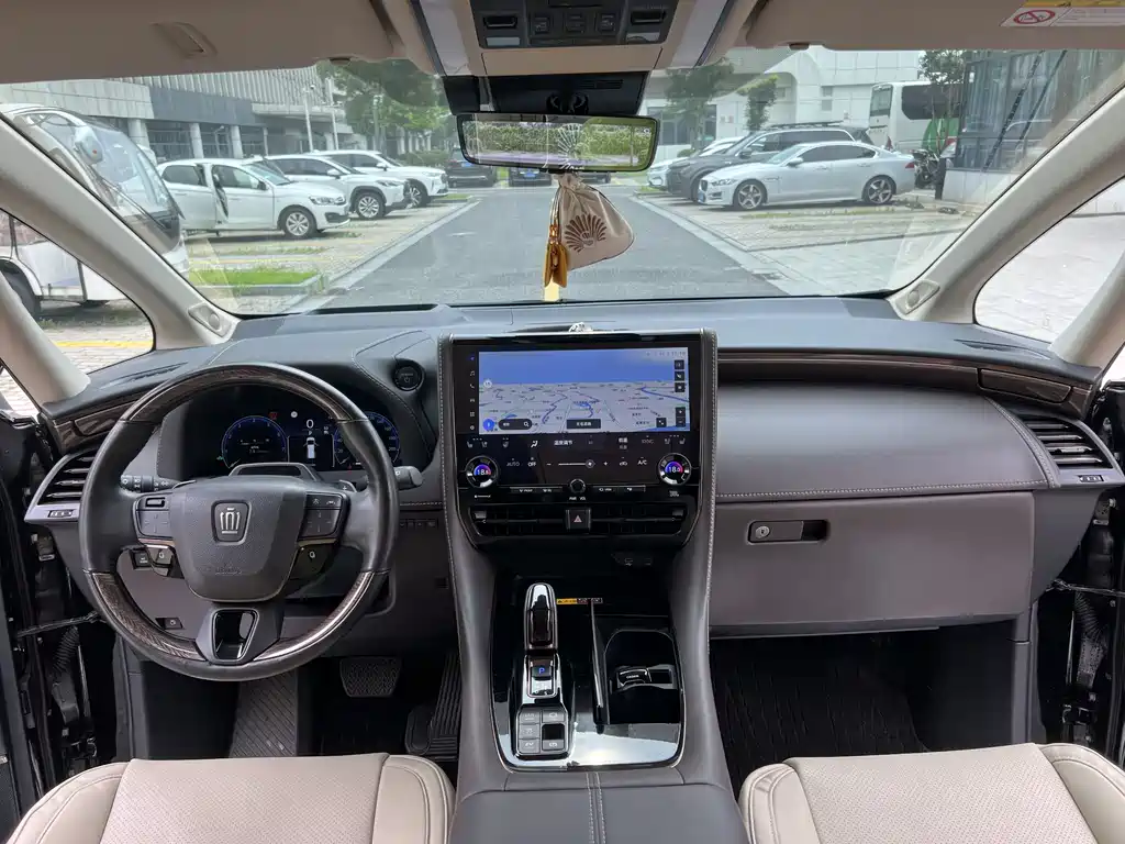 Vellfire Crown Dual Engine 2.5 L Supreme