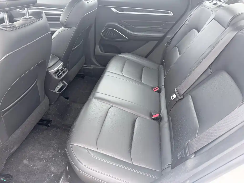 Emgrand 4 th Gen 1.5 L CVT Luxury