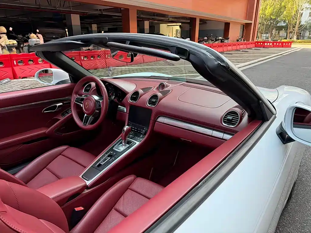 Porsche 718 Boxster 2.0 T