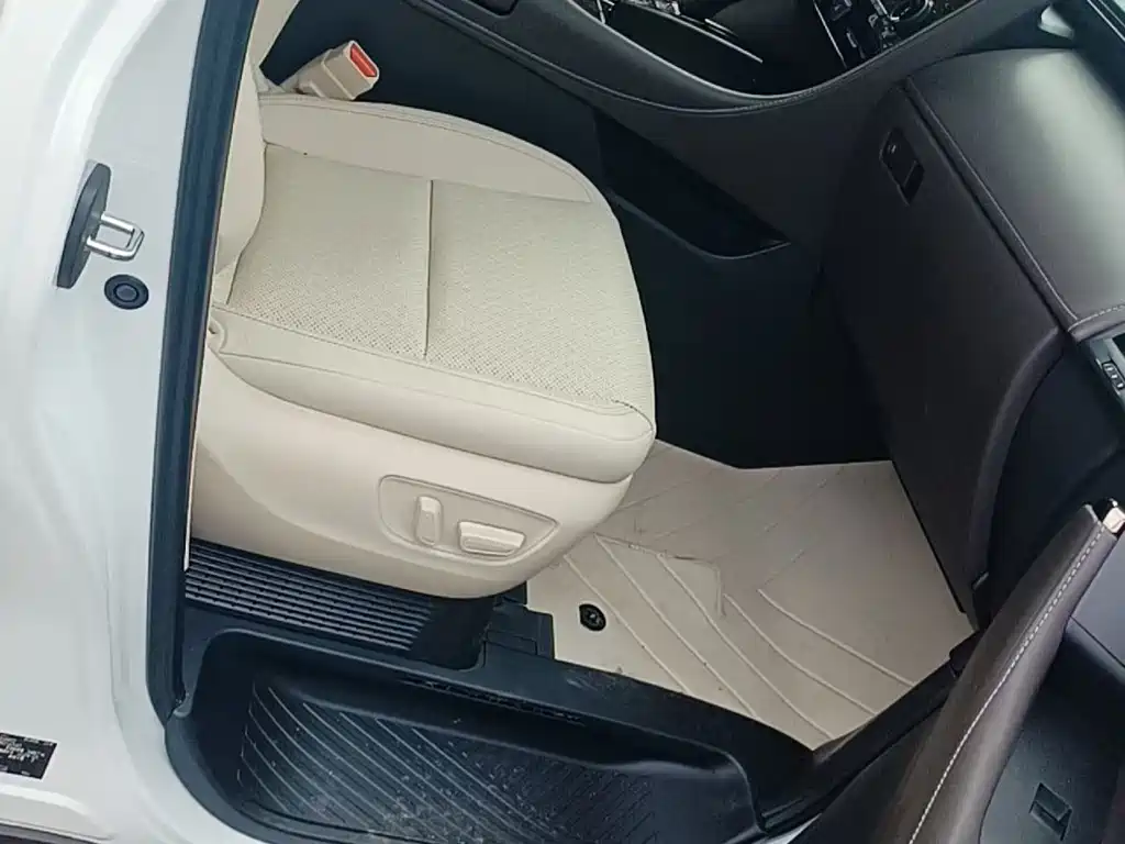 Alphard Dual Engine 2.5 L Premium Enjoyment