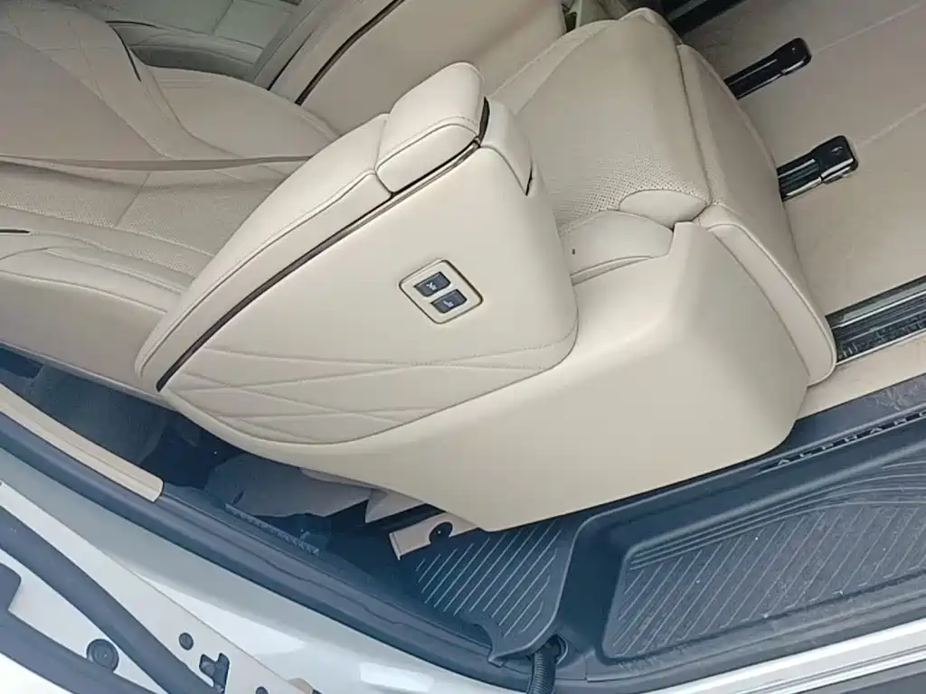 Alphard Dual Engine 2.5 L Premium Enjoyment