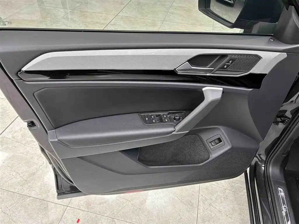 Tayron 280 TSI 2 WD Luxury Connected