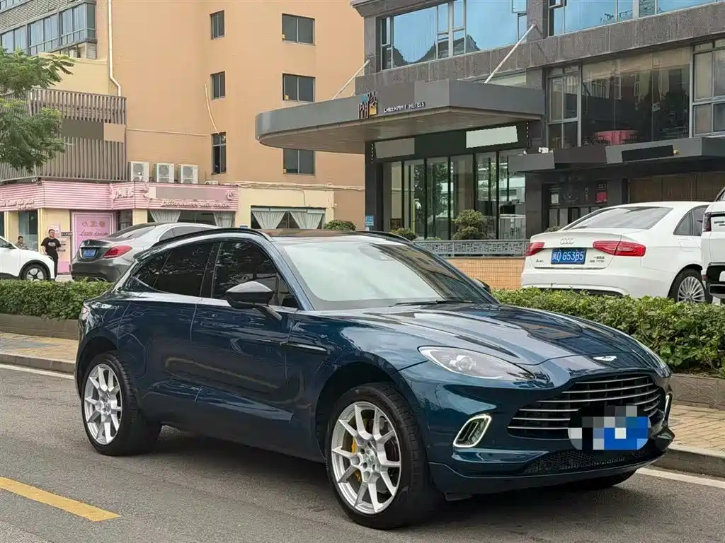 Aston Martin DBX 4.0 T V8 Silk Road Swan