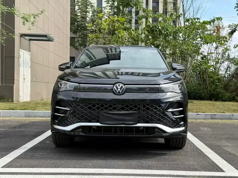 Volkswagen Tiguan L PRO 380 TSI 4 WD R-Line Smart Leading