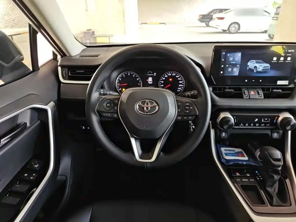 RAV4 2.0 L CVT 2 WD Urban