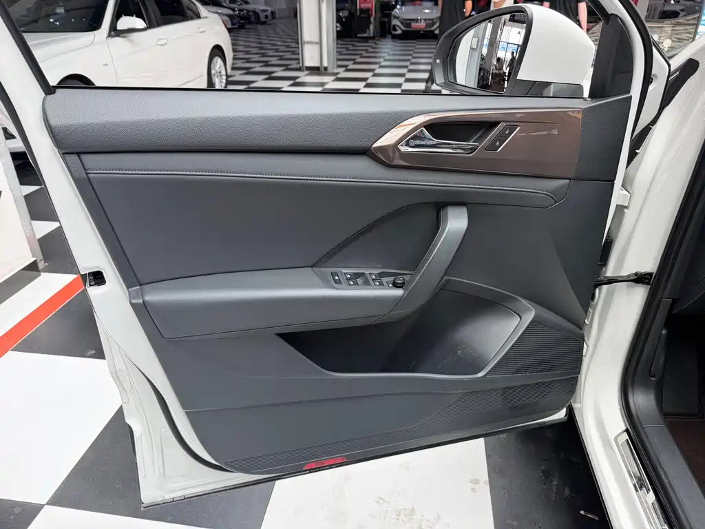 Tharu 280 TSI 2 WD Luxury