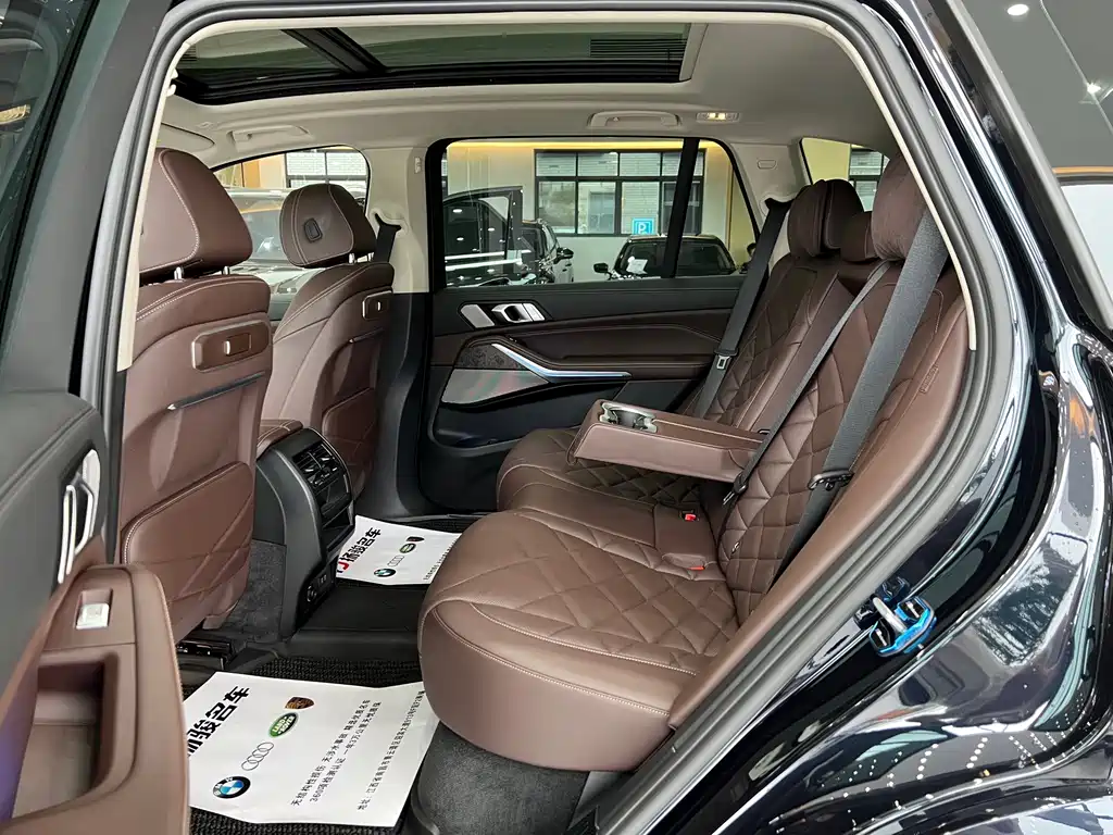 BMW X5 xDrive 30 Li Premium M Sport Night Package