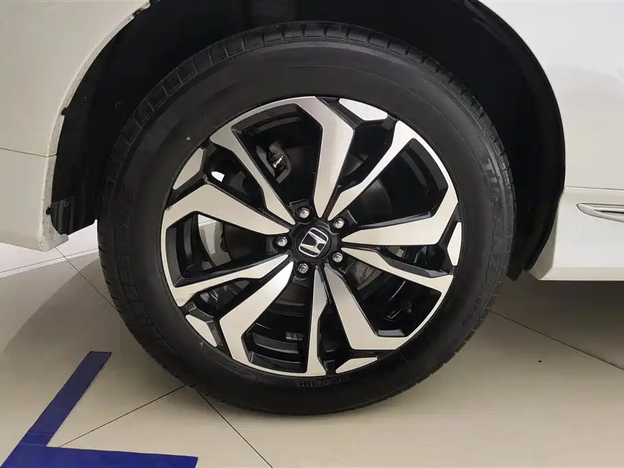 Honda UR-V 240 TURBO 2 WD Luxury CN-V